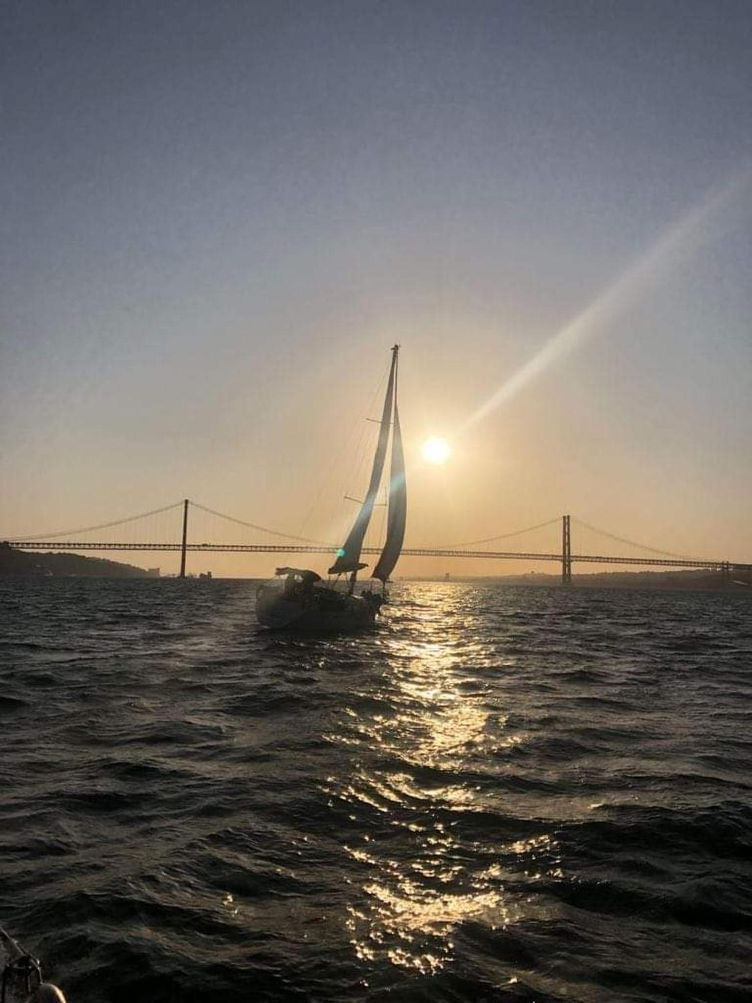 Be Local - Sleep Aboard The Santa Maria Sailing Boat In Lisbon Apartment Exterior photo