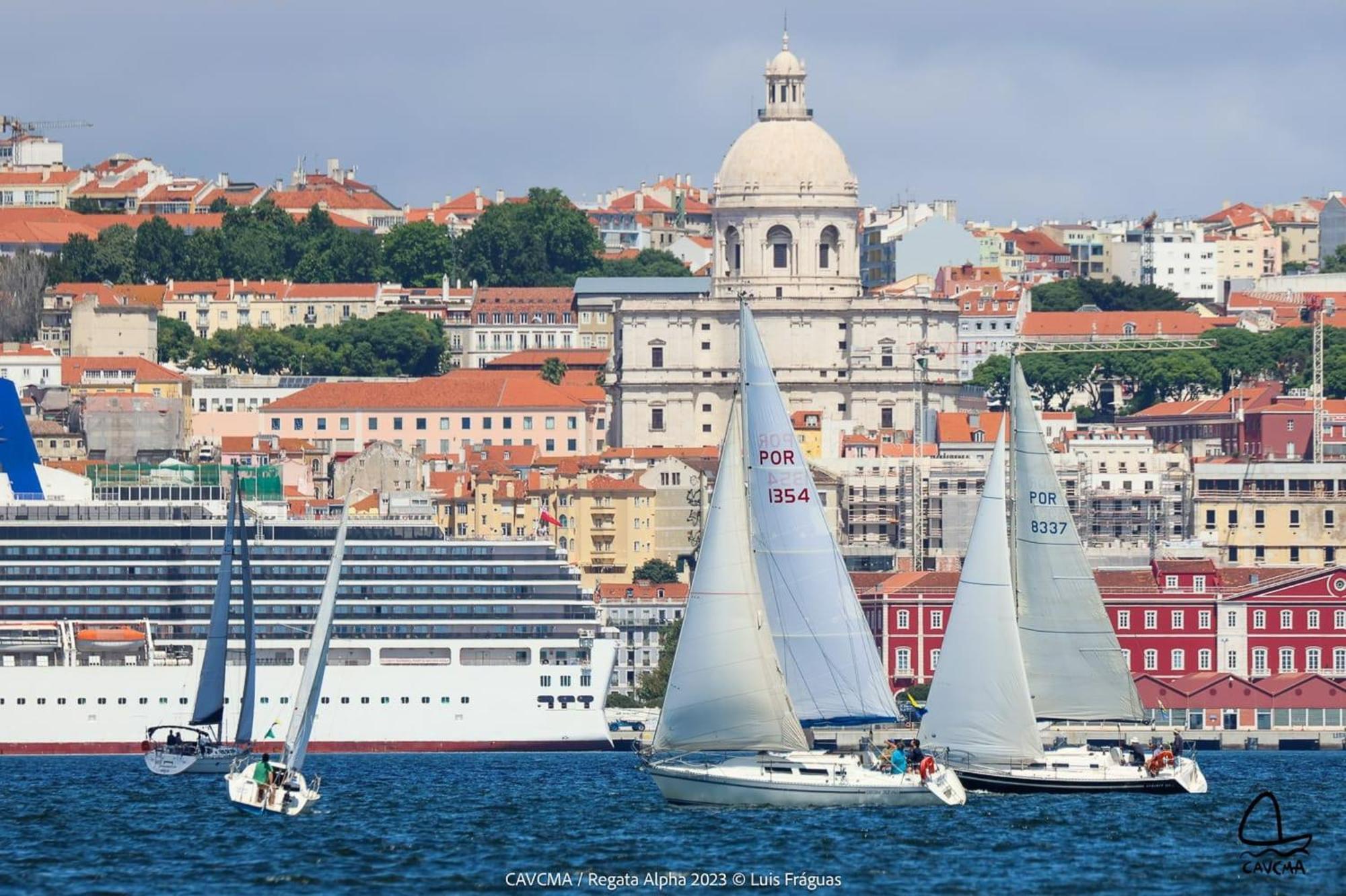 Be Local - Sleep Aboard The Santa Maria Sailing Boat In Lisbon Apartment Exterior photo