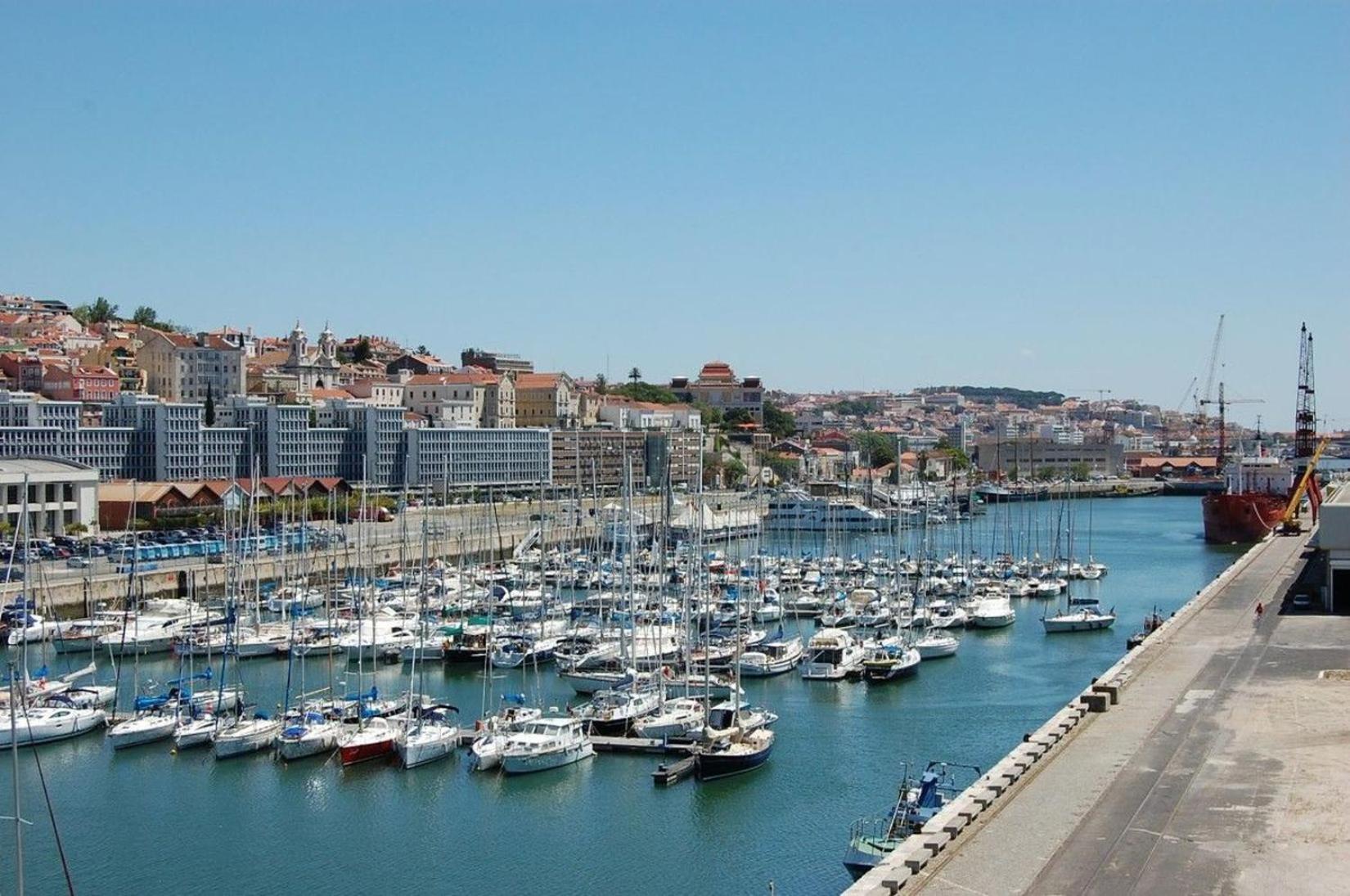 Be Local - Sleep Aboard The Santa Maria Sailing Boat In Lisbon Apartment Exterior photo